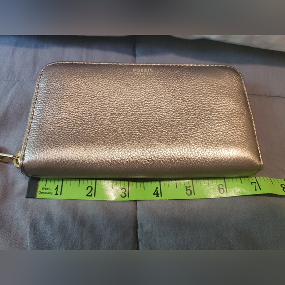 Gold Fossil Wallet - Picture 5 of 12